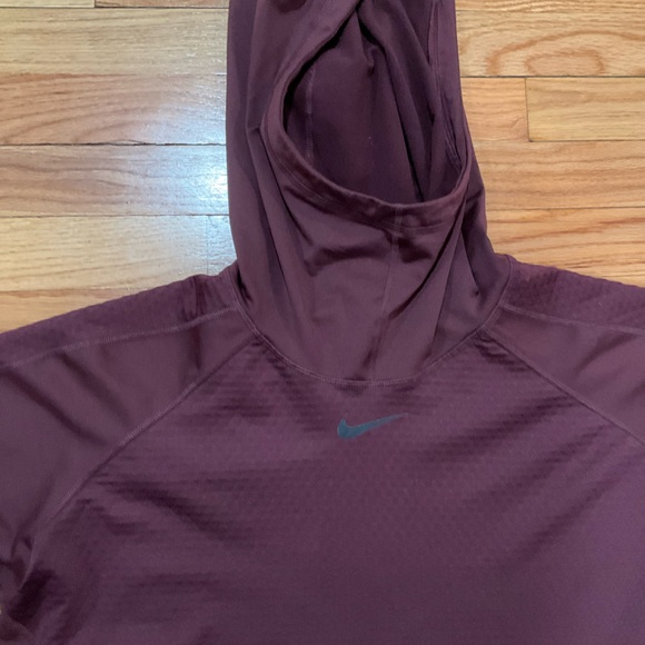 Nike Pro Hyperwarm Burgundy Hoodie - Picture 2 of 4